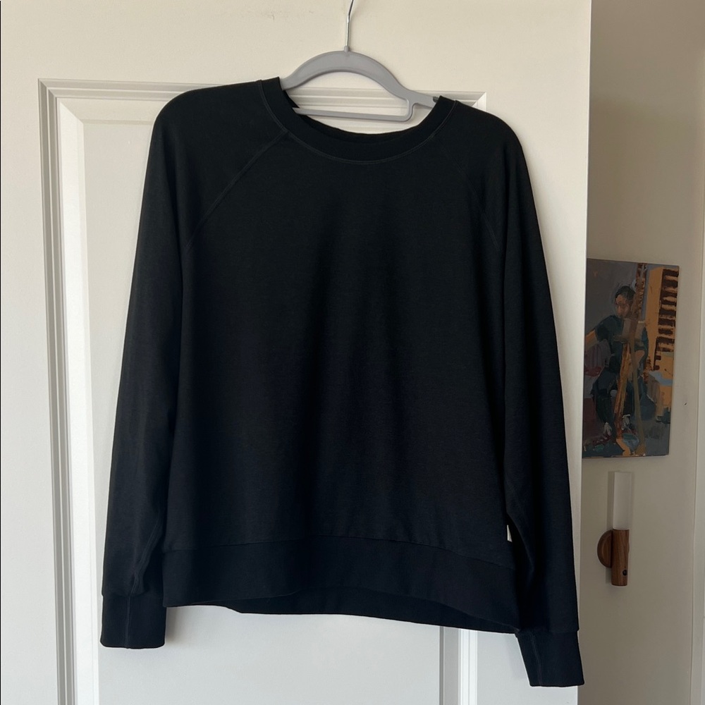 Vuori women’s Black Crewneck Pullover - Picture 2 of 5